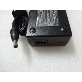 Orjinal PSAE3E-03901UTE Toshiba Satellite A200-1N2 Notebook Adaptörü